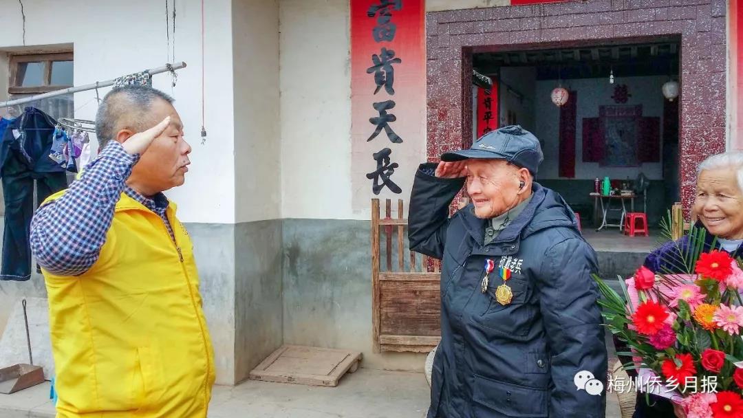 李建華與抗戰(zhàn)老兵的故事：為英雄盡孝道，為后世傳善行