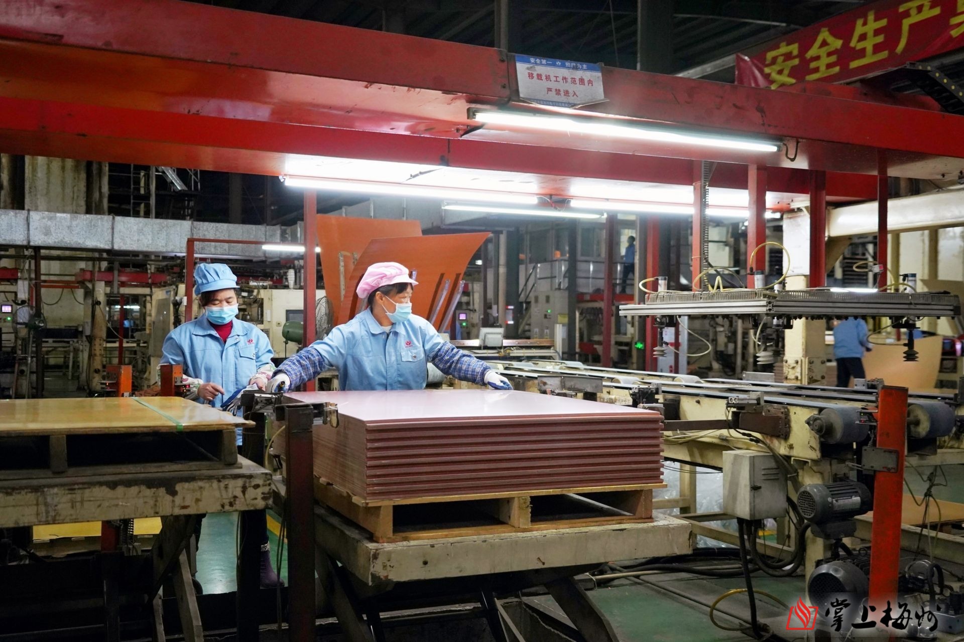 安心返鄉(xiāng)來 發(fā)展路更寬！梅州市威利邦電子科技有限公司深耕主業(yè)提升效能