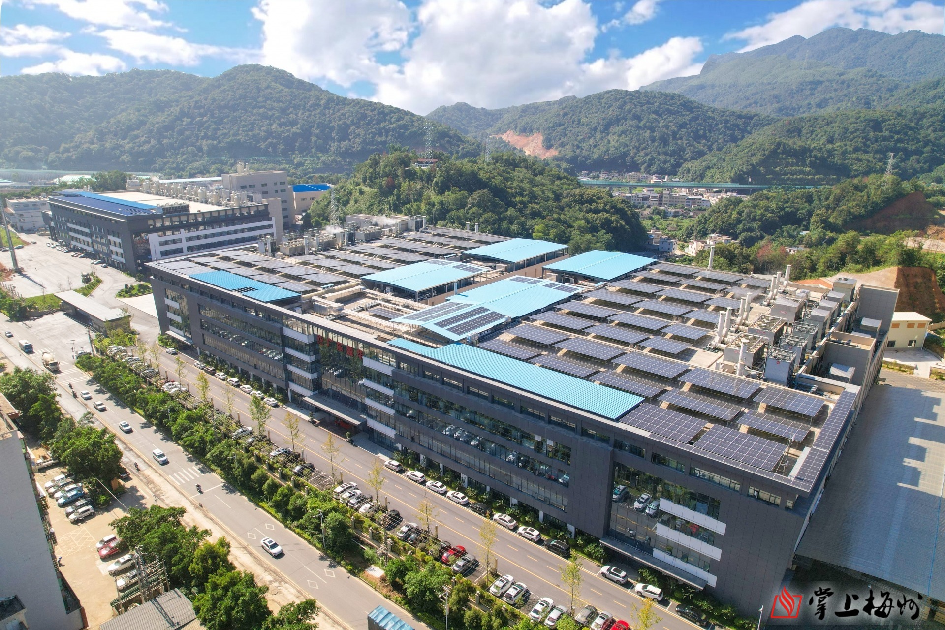 深耕銅箔創(chuàng)佳績 向“新”而行促蝶變——記全國工業(yè)和信息化系統(tǒng)先進集體廣東盈華電子科技有限公司